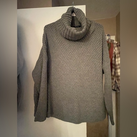 Gorgeous cowl next grey sweater. Size S but fits like an XL - Picture 1 of 2